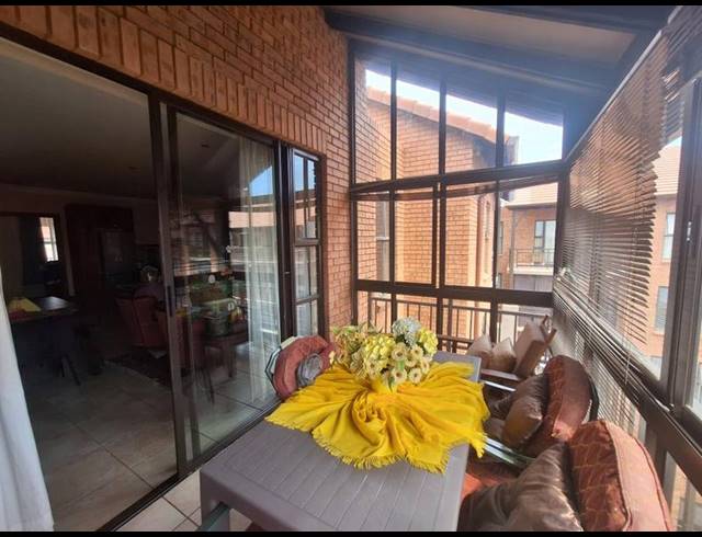 2 BEDROOM APARTMENT FOR SALE IN NEWLANDS